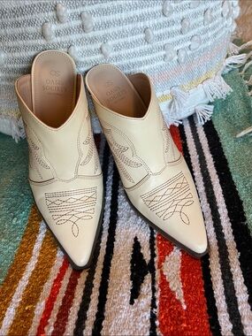 Oasis Society Cream Pointed-Toe Heeled Mule Boots